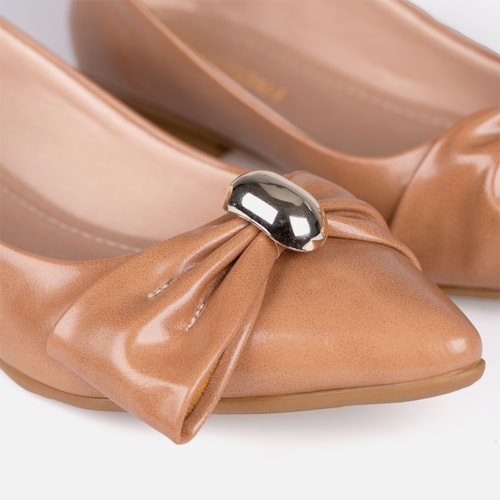 Sapatilha Feminina Caramelo Bico Fino Laço Com Aplique Oval Metalizado