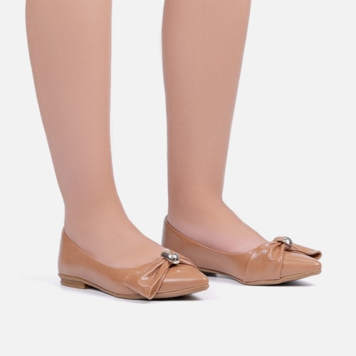Sapatilha Feminina Caramelo Bico Fino Laço Com Aplique Oval Metalizado
