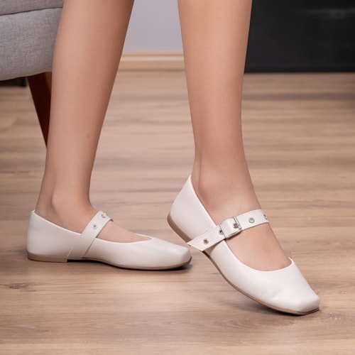 Sapatilha Feminina Off White Tira Ajustável E Fivela Cromada