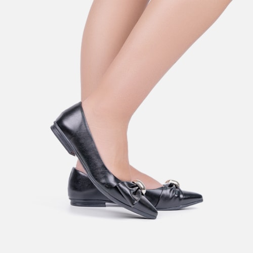 Sapatilha Feminina Preta Bico Fino Laço Com Aplique Oval Metalizado