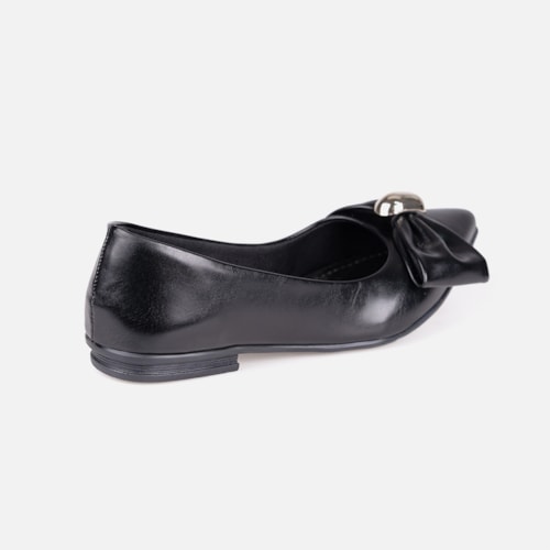 Sapatilha Feminina Preta Bico Fino Laço Com Aplique Oval Metalizado