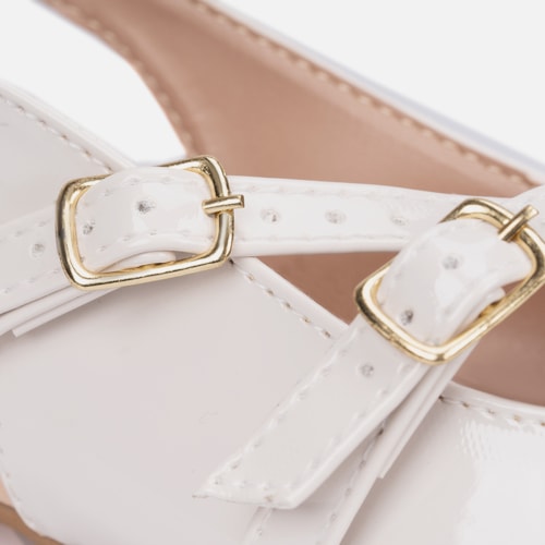 Sapatilha Feminina Slingback Bico Fino Verniz Tiras E Fivela Off White