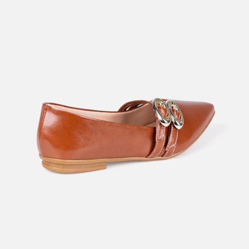 Sapatilha Verniz Caramelo Bico Fino Tiras Duplas Fivela Oval Estilo Boho