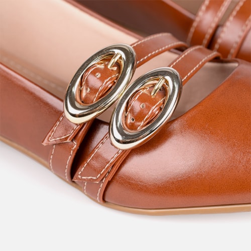 Sapatilha Verniz Caramelo Bico Fino Tiras Duplas Fivela Oval Estilo Boho