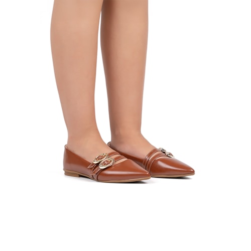 Sapatilha Verniz Caramelo Bico Fino Tiras Duplas Fivela Oval Estilo Boho