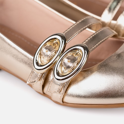 Sapatilha Verniz Dourada Bico Fino Tiras Duplas Fivela Oval Estilo Boho