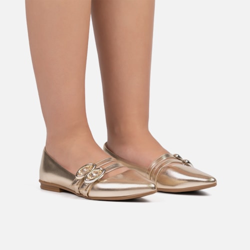 Sapatilha Verniz Dourada Bico Fino Tiras Duplas Fivela Oval Estilo Boho