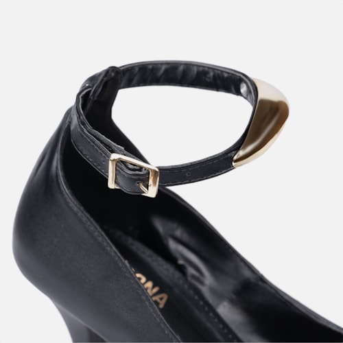 Scarpin Feminino Preto Bico Fino Enfeite Metalizado