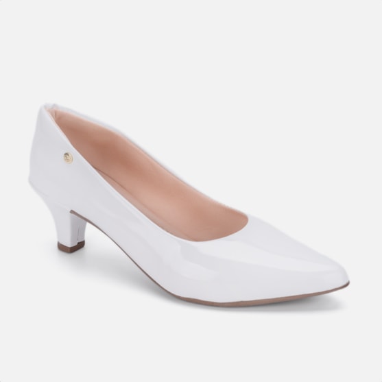 Segunda imagem do produto Scarpin Salto Baixo Verniz Bico Fino Off White