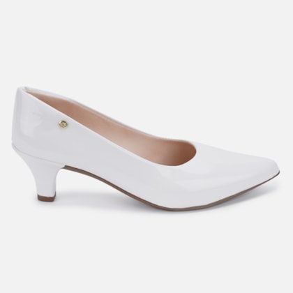 Scarpin Salto Baixo Verniz Bico Fino Off White
