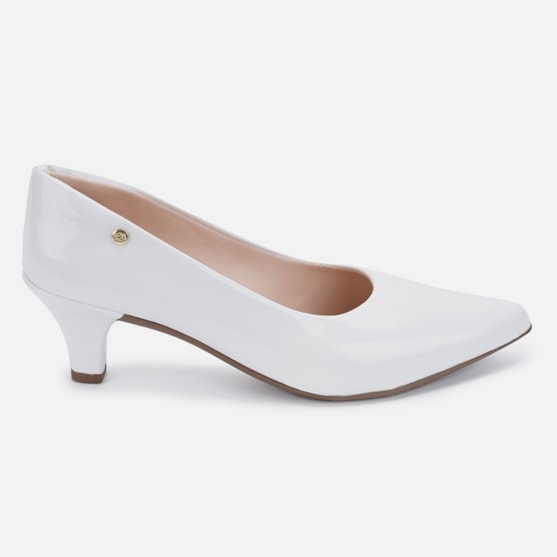 Scarpin Salto Baixo Verniz Bico Fino Off White
