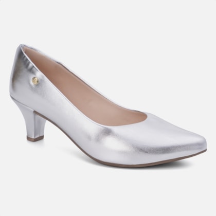 Segunda imagem do produto Scarpin Salto Baixo Verniz Bico Fino Prata