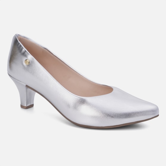 Segunda imagem do produto Scarpin Salto Baixo Verniz Bico Fino Prata