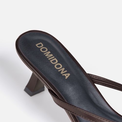 Tamanco de Dedo Domidona Bico Quadrado Salto Fino Elegante Marrom Rocha