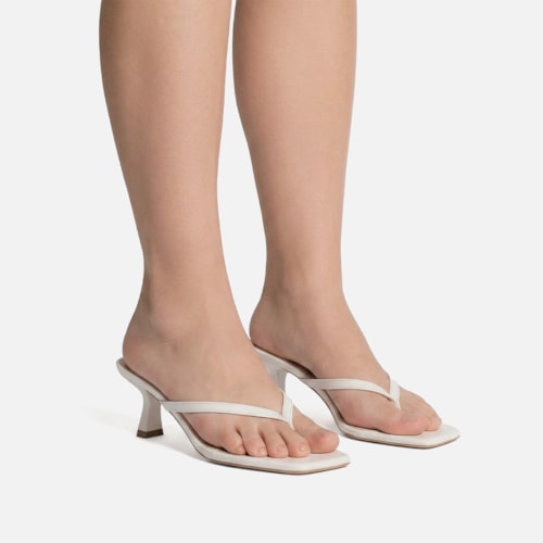 Tamanco de Dedo Domidona Bico Quadrado Salto Fino Elegante Off White