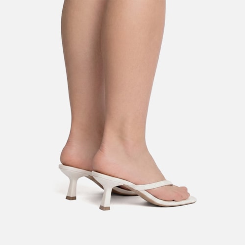 Tamanco de Dedo Domidona Bico Quadrado Salto Fino Elegante Off White