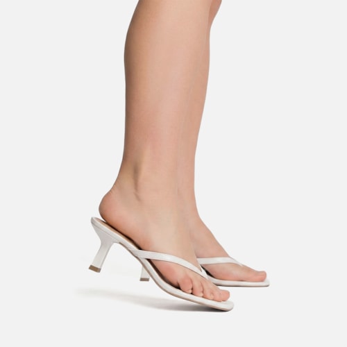 Tamanco de Dedo Domidona Bico Quadrado Salto Fino Elegante Off White