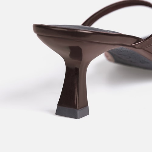 Tamanco de Dedo Marrom Rocha Bico Quadrado Salto Fino Kitten Heel