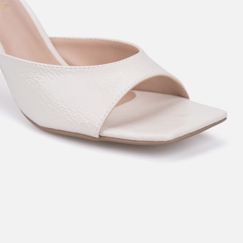 Tamanco Feminino Off White Verniz Molhado Salto Baixo Dourado Metalizado Bico Quadrado