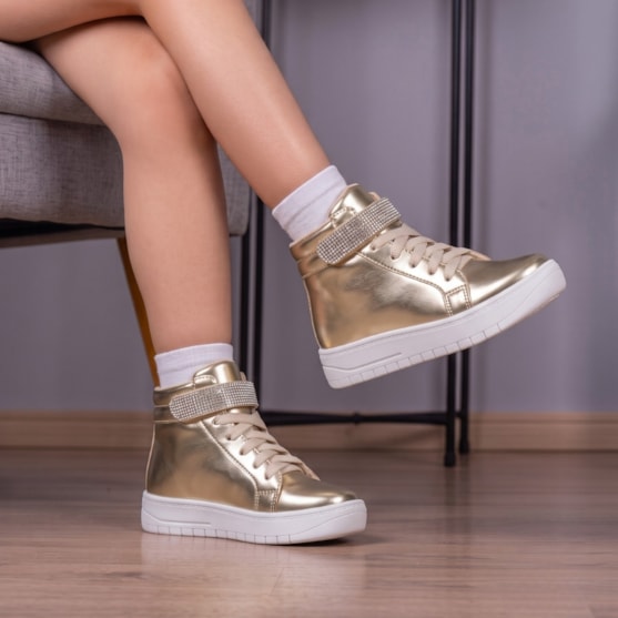 Segunda imagem do produto Tênis Feminino Infantil Cano Alto Conforto Casual Tira Strass Dourado