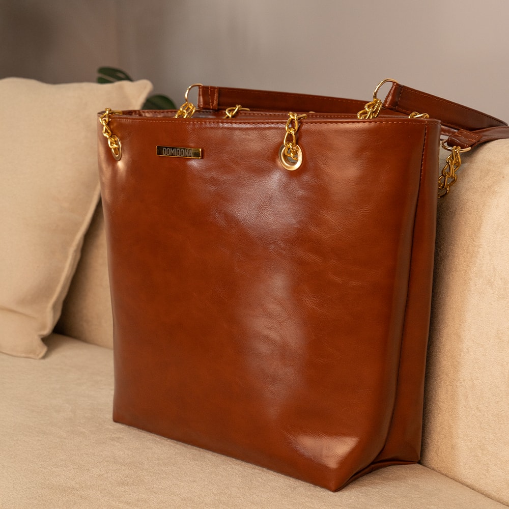 Bolsa Tote Bag Domidona Caramelo No sofá