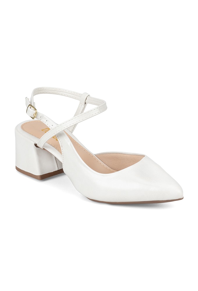 Detalhe lateral do Salto Bloco e Bico Fino do Scarpin Slingback Off White