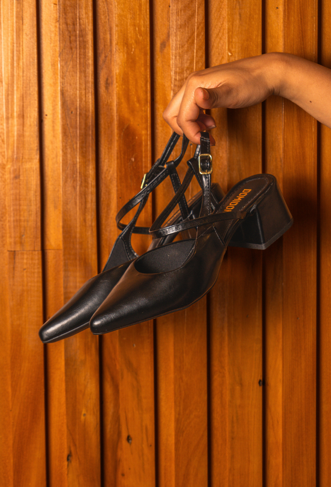 Scarpin Slingback Bico Fino Salto Bloco Preto Domidona