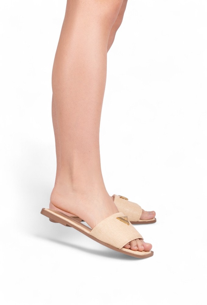 Detalhe do solado e da palmilha confortável da Rasteira Bico Quadrado Domidona