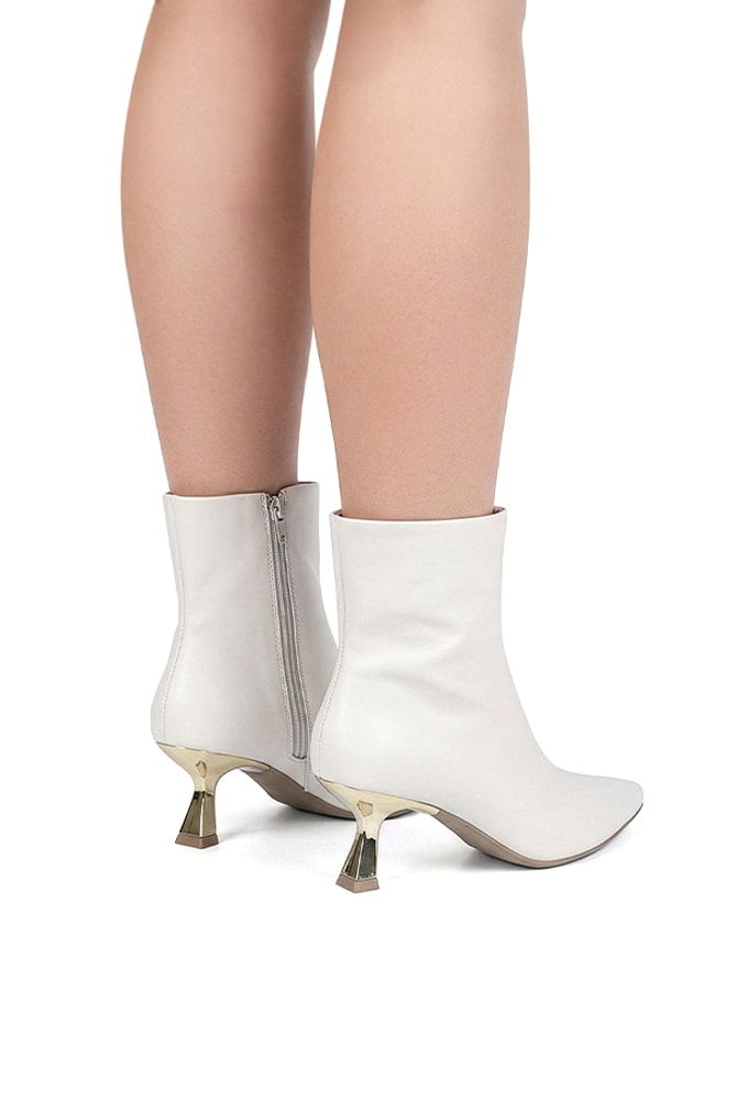 Look elegante com Tamanco de Dedo Preto Domidona