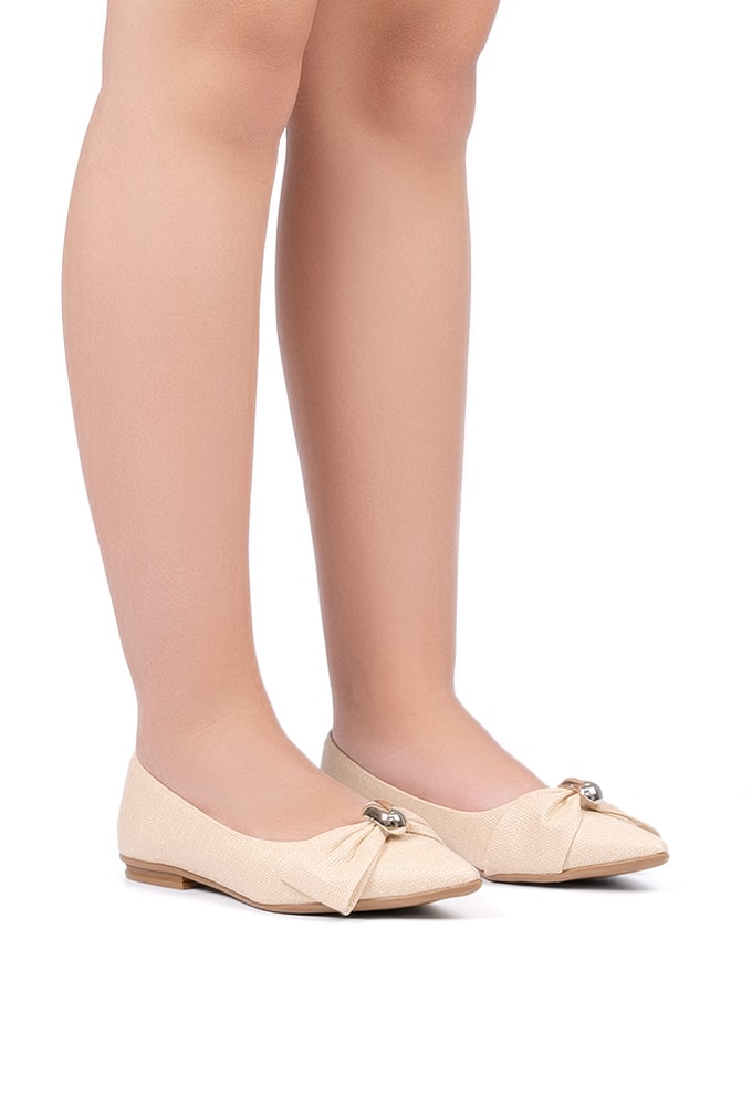 Sapatilha Bico Fino Natural Domidona com Laço e Detalhe Metálico
